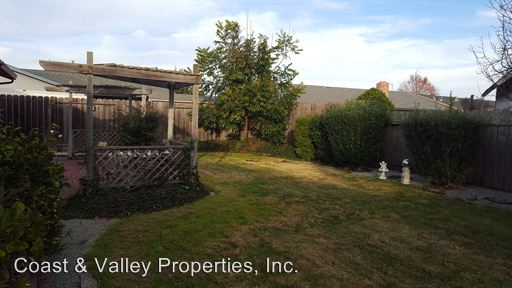 Building Photo - 968 Sloat Dr