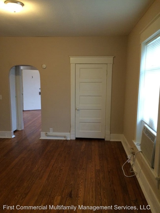 Building Photo - 2 br, 1 bath Apartment - 1402 E Lincoln