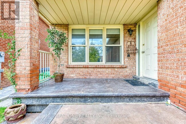 Building Photo - 220 Kingsbridge Garden Cir