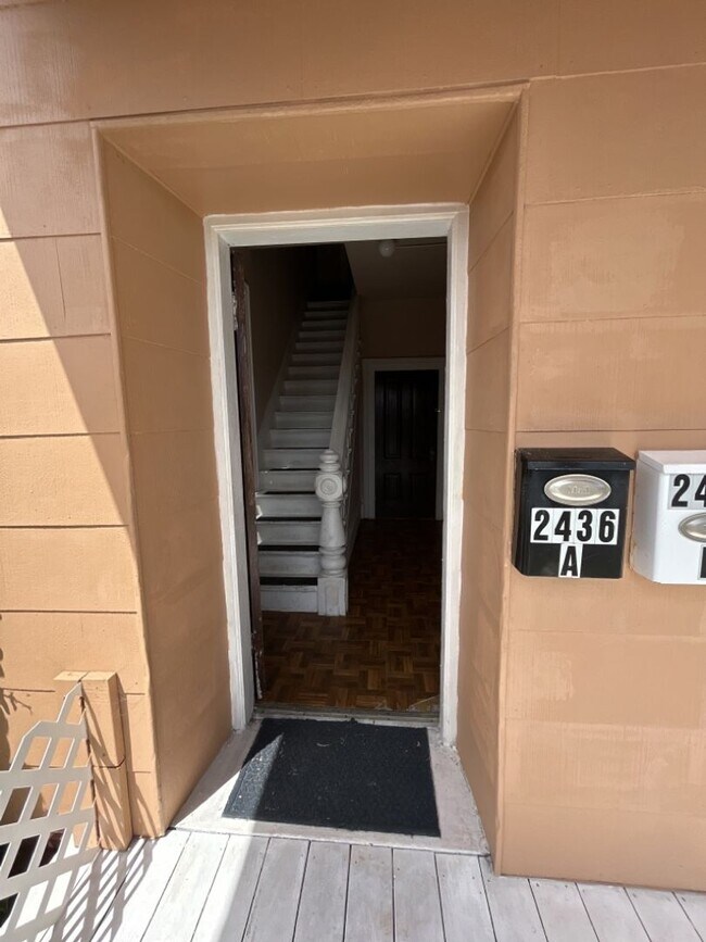 Foto del edificio - 2436 A St