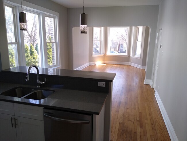 Foto del edificio - 2936 N Ridgeway Ave