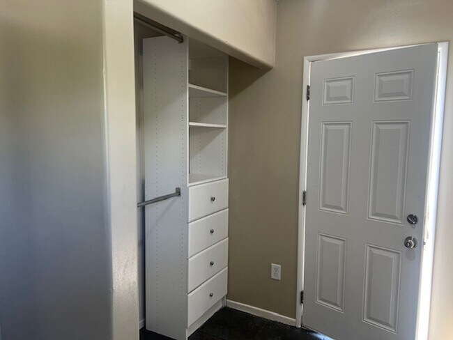 Foto del edificio - Charming 1 Bedroom, 1 Bathroom ADU in Pacoima! Ready for Move-In!