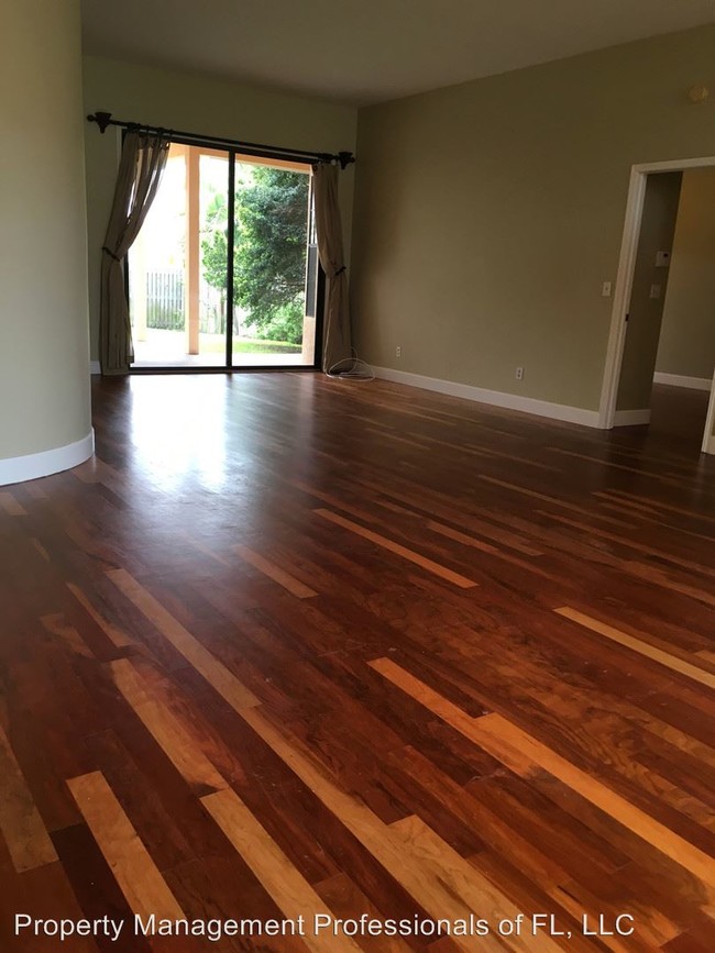 Building Photo - 4 br, 3 bath House - 805 Live Oak Ter