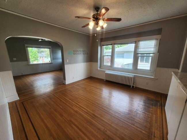 Building Photo - 330 E 30th Ave