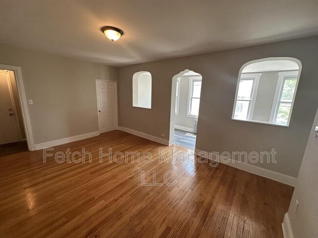Building Photo - 527 Park Ave