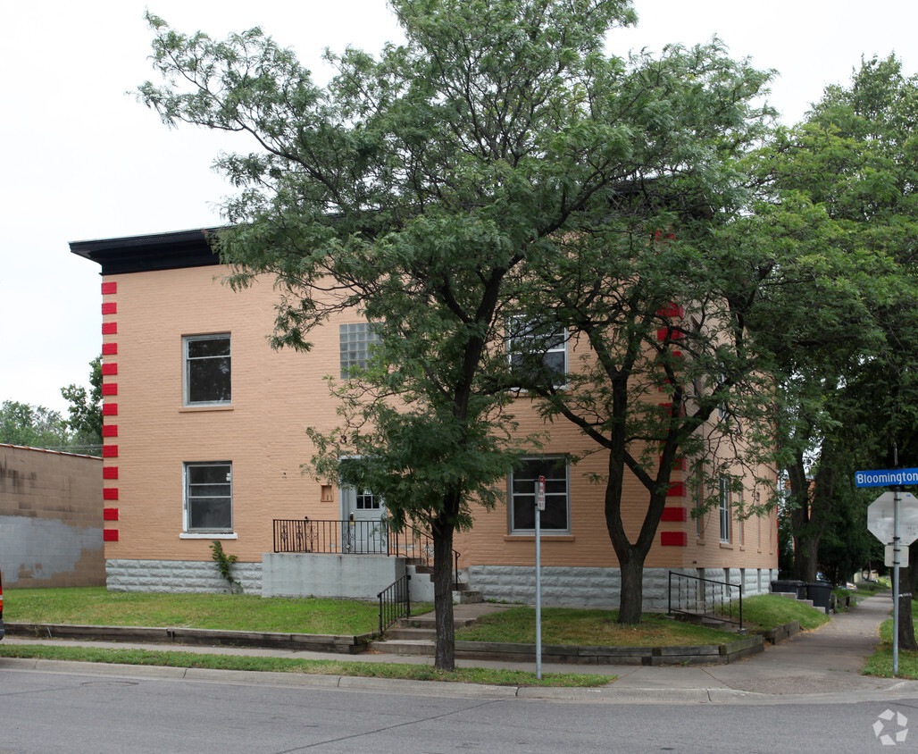 Primary Photo - 3200 Bloomington Ave