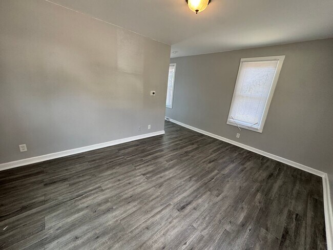 Building Photo - 2 Bedroom 1 Bath House in Rock Island