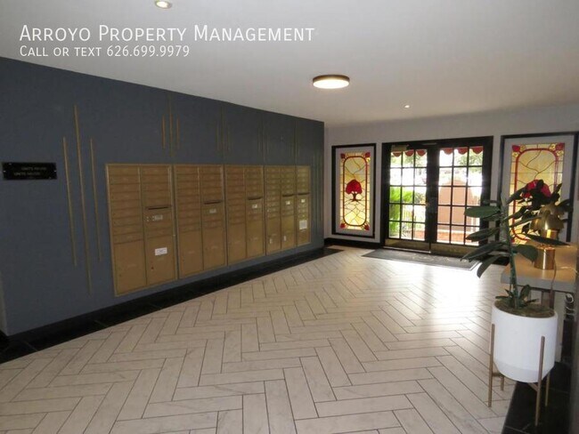 Building Photo - 330 S Mentor