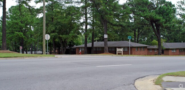 Foto del edificio - Raleigh Club Apartments