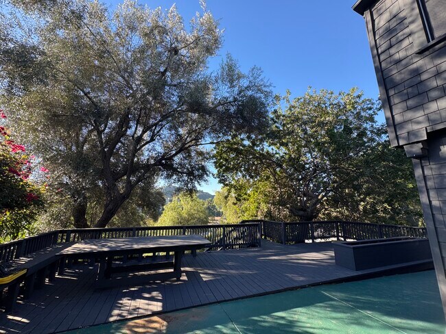 Building Photo - 5926 Hayes Ave