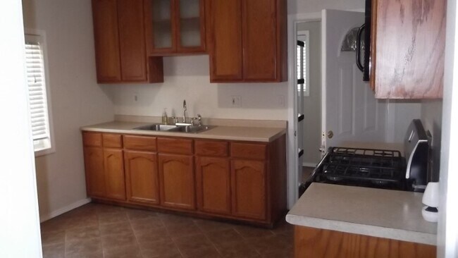 Foto del edificio - 1153 W 37th Pl