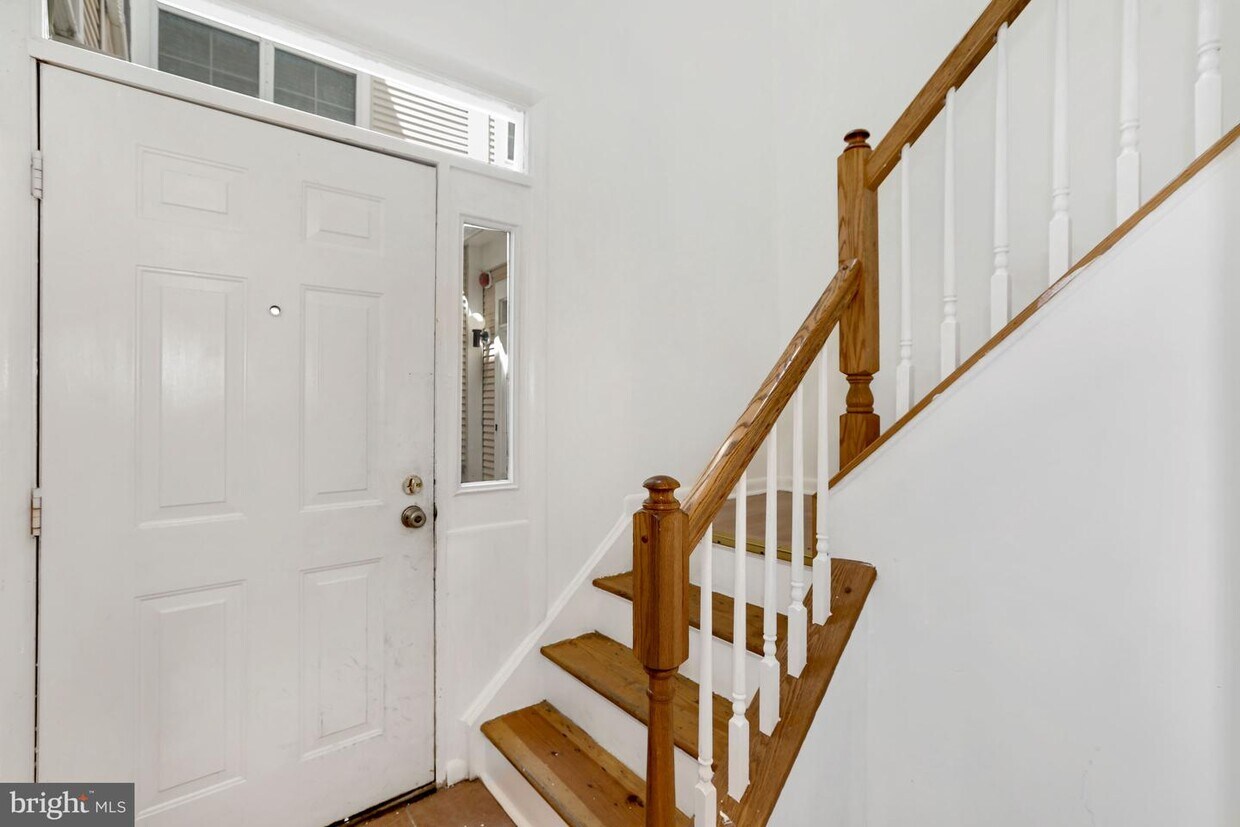 Primary Photo - 10239 Cove Ledge Ct