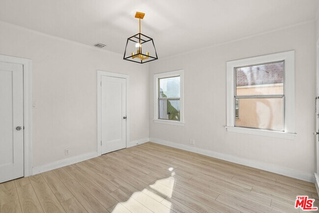 Foto del edificio - 1815 Grace Ave