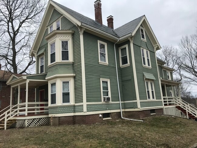 Building Photo - 131 Pleasant St