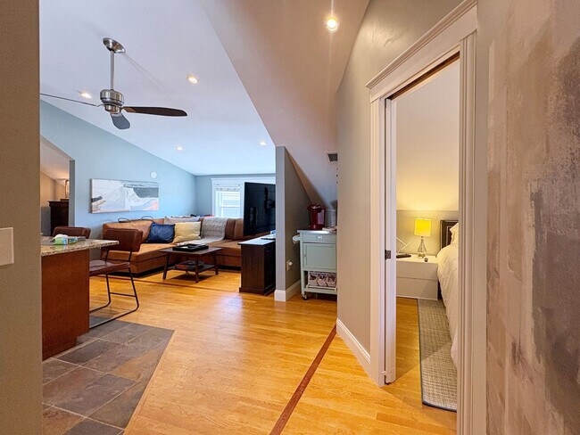 Foto del edificio - 247 Savin Hill Ave