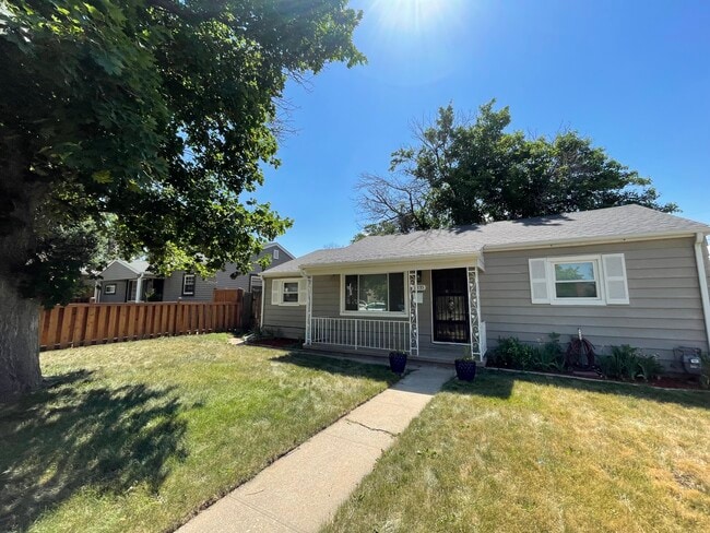 Photo - 1335 Dallas St House