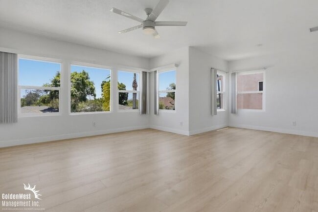 Building Photo - Stylish 4Bdm 2Ba Main House in Tri-Plex!
