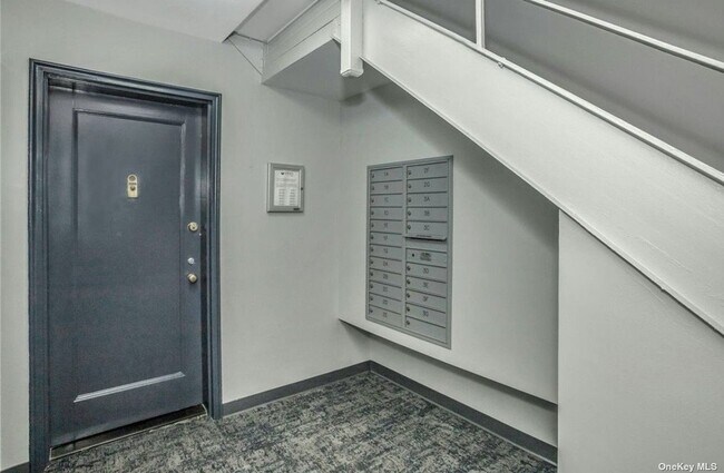 Building Photo - 16 Stoner Ave