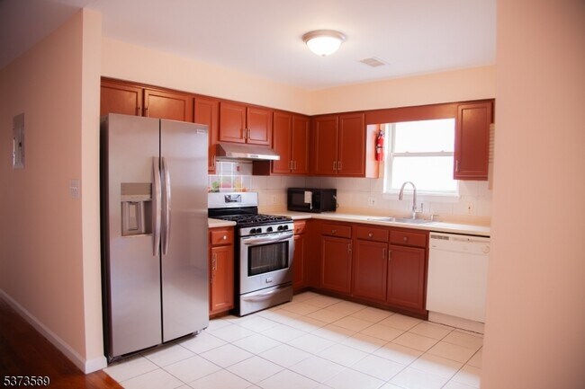 Foto del edificio - 111 Highland Ave