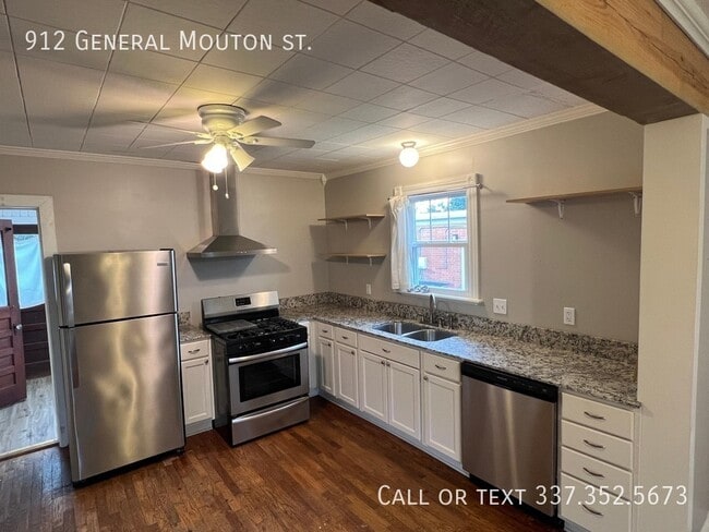 Building Photo - 912 General Mouton Ave