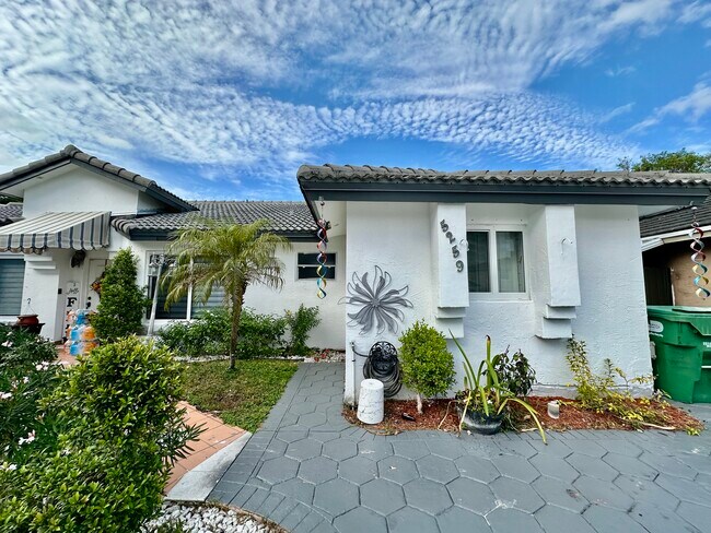 Foto del edificio - 5259 NW 184th Ln