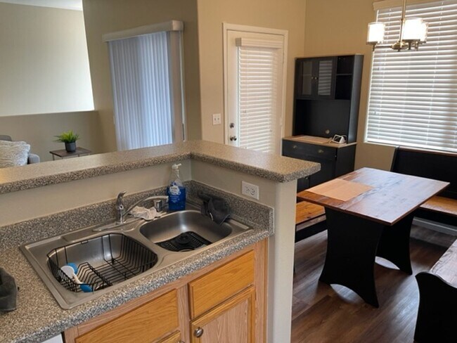 Building Photo - Warm Springs #2180