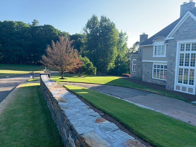 Foto del edificio - 72 Ridgebury Rd