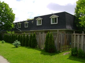 Building Photo - 2044 Bluefields Dr