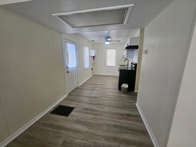 Foto del edificio - 7009 Old Middleburg Rd S