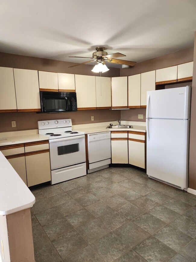 Building Photo - 104 Pickwick Pl