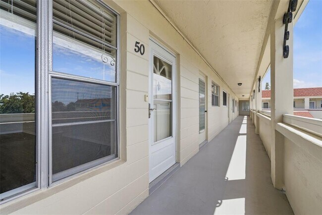 Foto del edificio - 2434 Australia Way E