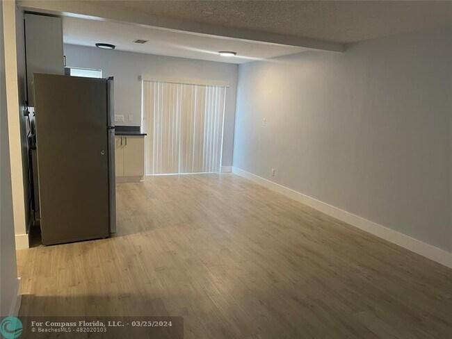 Foto del edificio - 780 NE 46th Ct