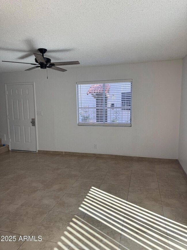 Foto del edificio - 8861 N 12th Pl