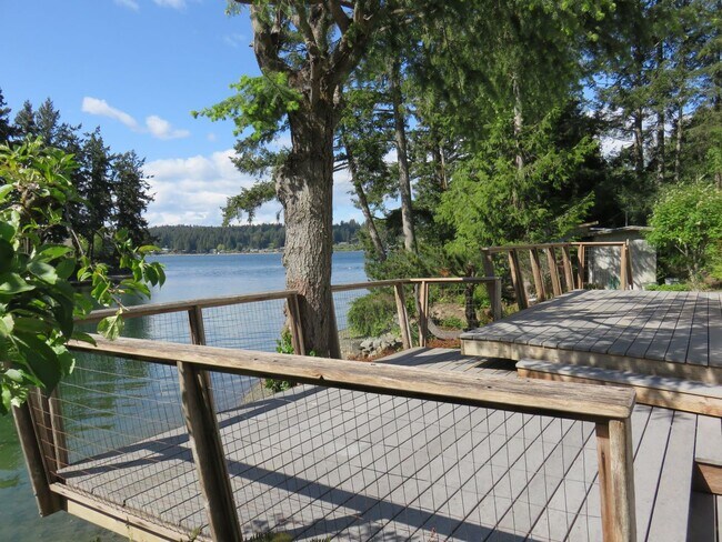 Foto del edificio - Fox Island Waterfront Home