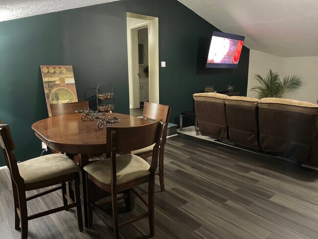 Foto del edificio - 1954 E 123rd St