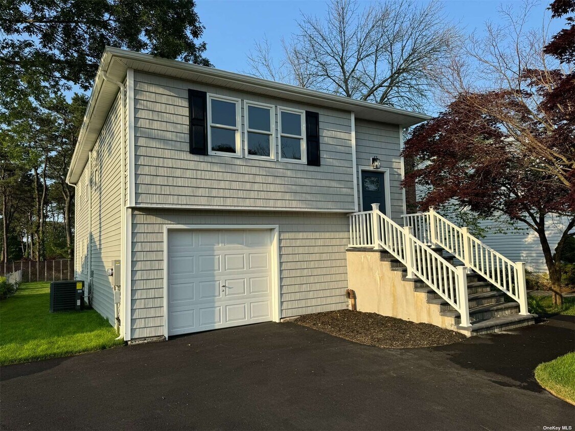 6 Julie Ln, Selden, NY 11784 House Rental in Selden, NY