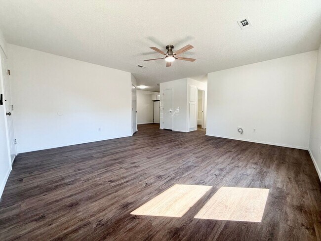 Building Photo - ***5905 B Sara Street***