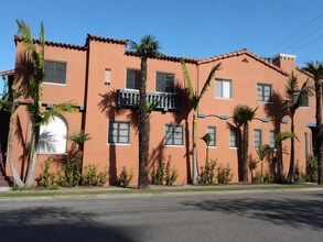 Building Photo - 2217 E Bermuda St