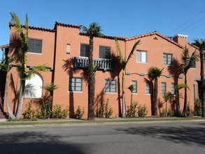 Building Photo - 2217 E Bermuda St
