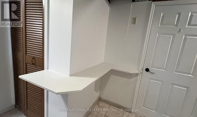 Building Photo - 11 Misthollow Square