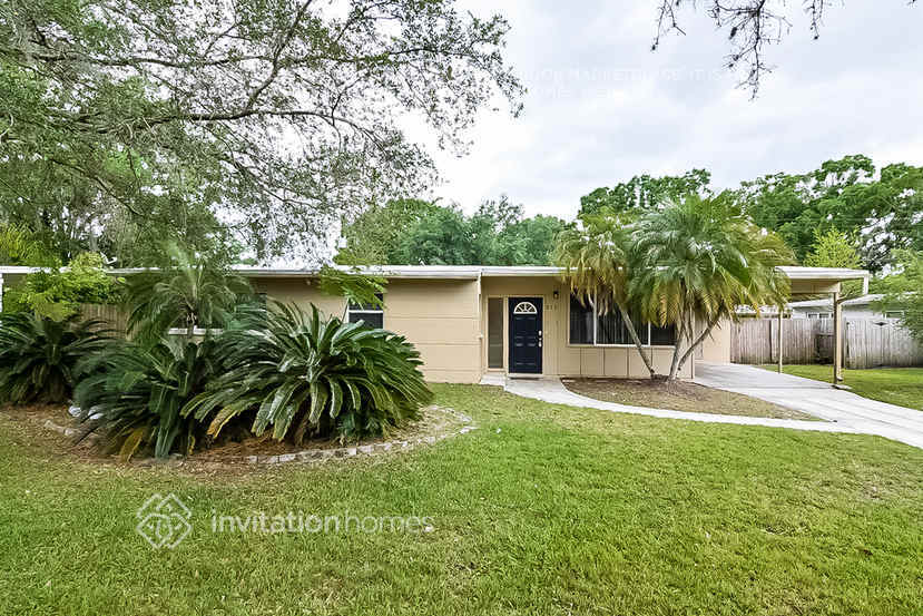 Foto principal - 813 E River Dr