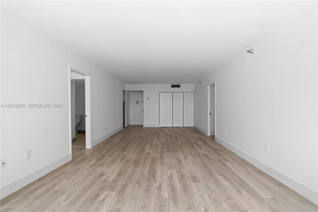 Building Photo - 20505 E Country Club Dr