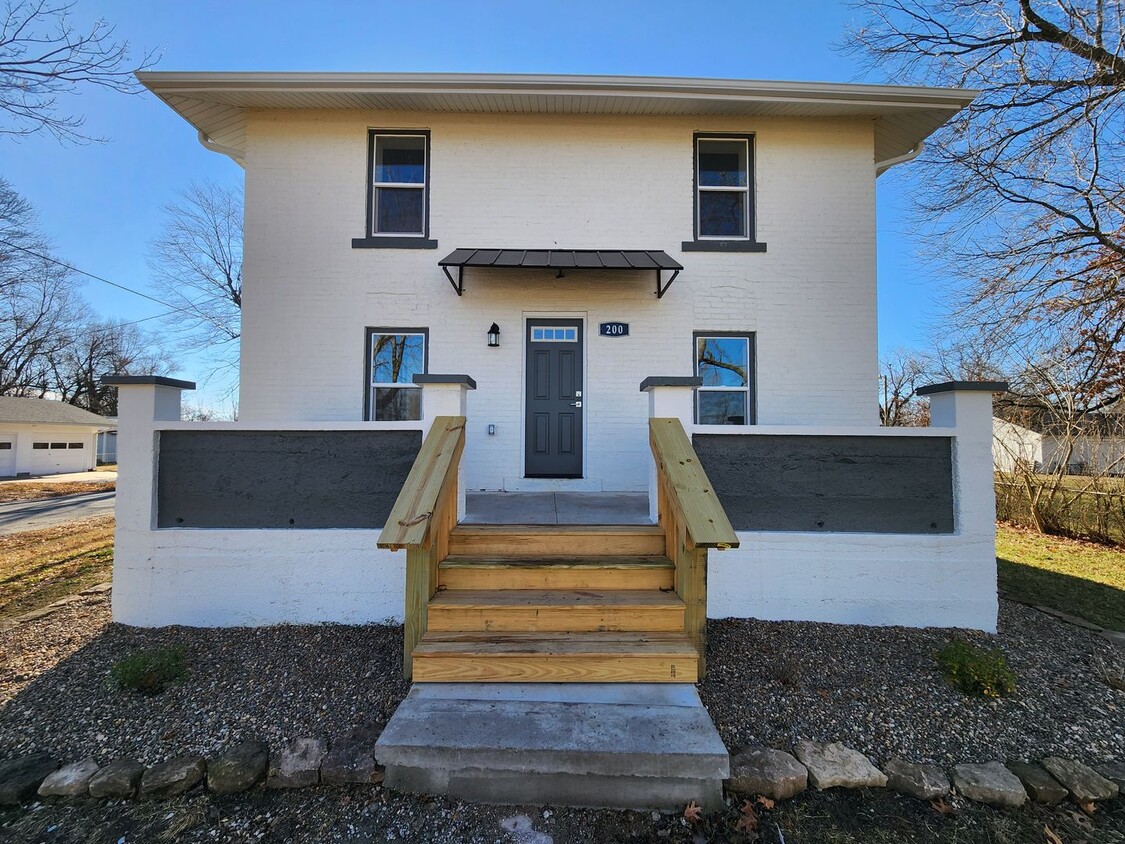 Primary Photo - Spacious 3-Bedroom, 2-Bathroom Home AVAILA...