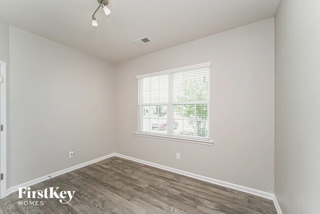 Building Photo - 196 Paradise Hills Cir