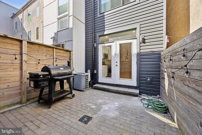 Building Photo - 548 E Hewson St