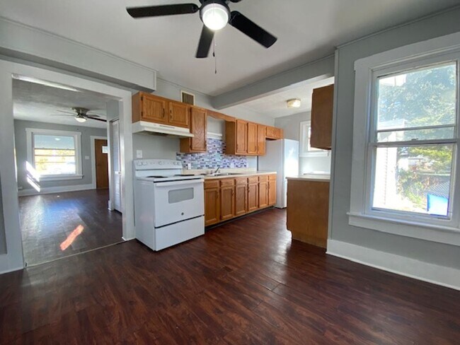 Foto del edificio - 1-198 1/2 E High St