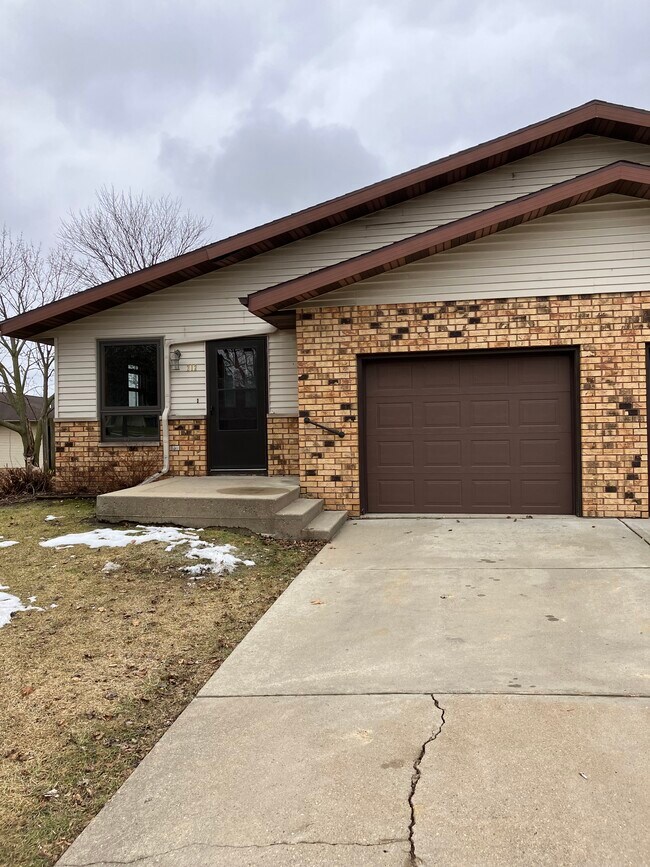 212 Maple Dr, Mount Horeb, WI 53572 House Rental in Mount Horeb, WI