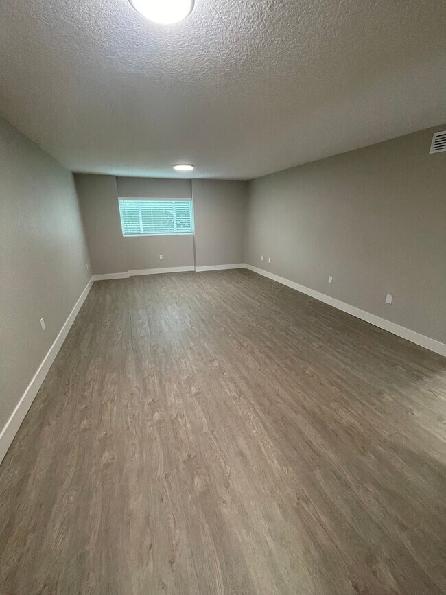 Building Photo - 180 Pinellas Ln