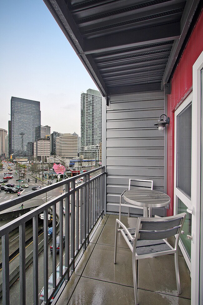 Photo - Beautiful 1 Bed + Den/1.5 Bath Condo @ Mar...