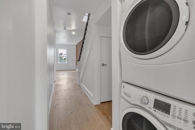 Building Photo - 2313 Frankford Ave